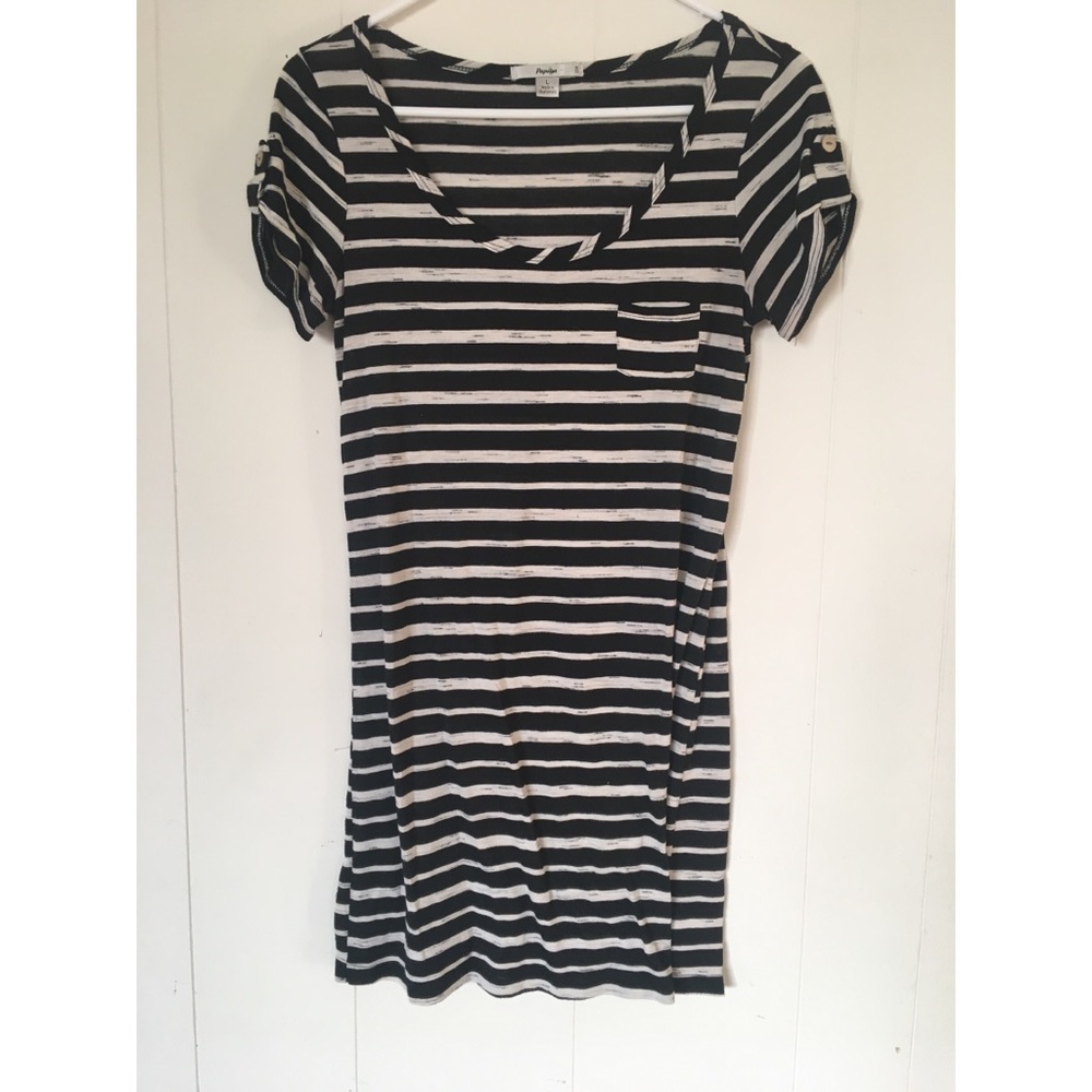 Short dress with stripes and cute pocket